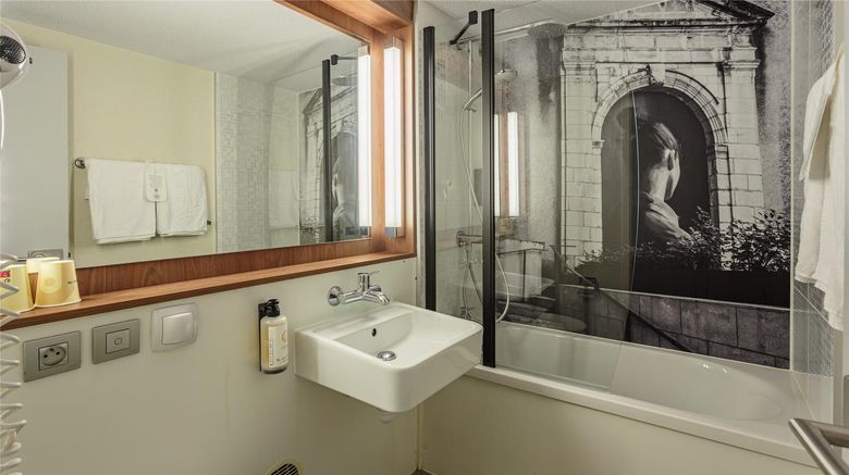 <b>Campanile Bayonne Room</b>. Images powered by <a href="https://iceportal.shijigroup.com/" title="IcePortal" target="_blank">IcePortal</a>.