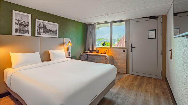 <b>Campanile Bayonne Room</b>. Images powered by <a href="https://iceportal.shijigroup.com/" title="IcePortal" target="_blank">IcePortal</a>.
