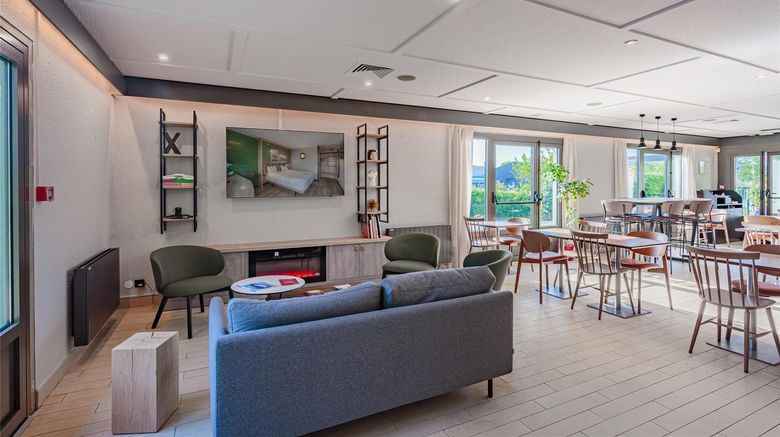 <b>Campanile Bayonne Lobby</b>. Images powered by <a href="https://iceportal.shijigroup.com/" title="IcePortal" target="_blank">IcePortal</a>.