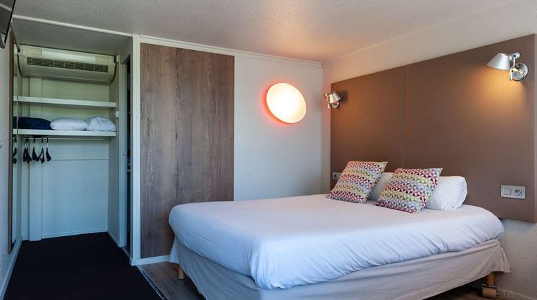 <b>Campanile Beaune Room</b>. Images powered by <a href="https://iceportal.shijigroup.com/" title="IcePortal" target="_blank">IcePortal</a>.