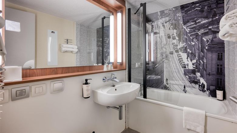 <b>Campanile Hotel Room</b>. Images powered by <a href="https://iceportal.shijigroup.com/" title="IcePortal" target="_blank">IcePortal</a>.