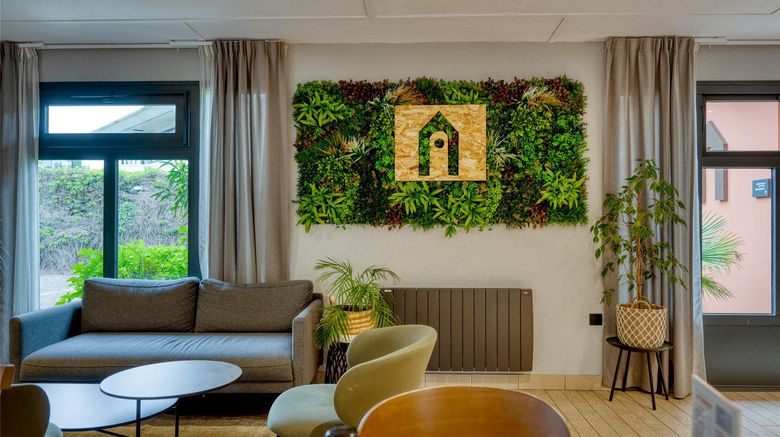<b>Campanile Hotel Lobby</b>. Images powered by <a href="https://iceportal.shijigroup.com/" title="IcePortal" target="_blank">IcePortal</a>.