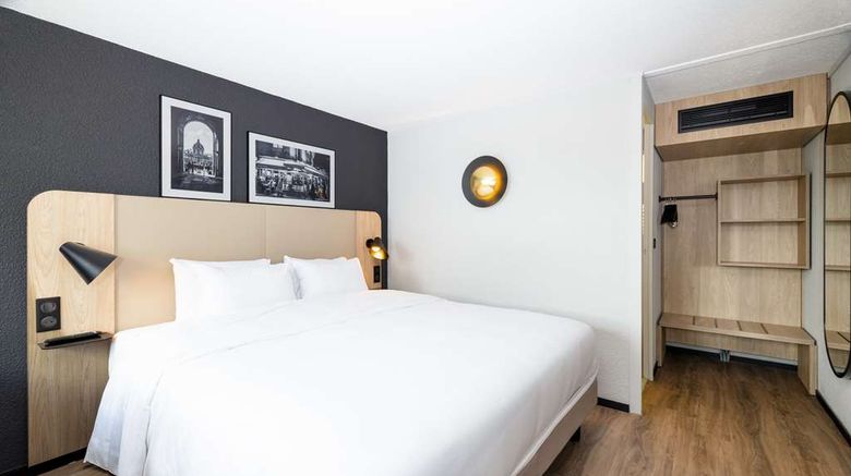 <b>Hotel Campanile Bordeaux Nord - Le Lac Room</b>. Images powered by <a href="https://iceportal.shijigroup.com/" title="IcePortal" target="_blank">IcePortal</a>.