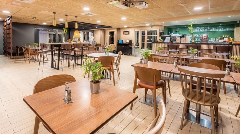<b>Hotel Campanile Bordeaux Nord - Le Lac Restaurant</b>. Images powered by <a href="https://iceportal.shijigroup.com/" title="IcePortal" target="_blank">IcePortal</a>.