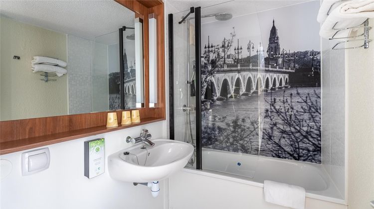 Hotel Campanile Bordeaux Nord - Le Lac Room