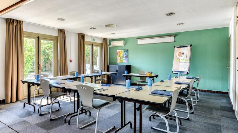 <b>Campanile Bordeaux-Le-Bouscat Meeting</b>. Images powered by <a href="https://iceportal.shijigroup.com/" title="IcePortal" target="_blank">IcePortal</a>.