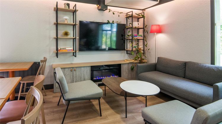 Campanile Brive Lobby