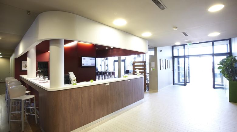 <b>Campanile Carcassonne Est - La Cite Lobby</b>. Images powered by <a href="https://iceportal.shijigroup.com/" title="IcePortal" target="_blank">IcePortal</a>.