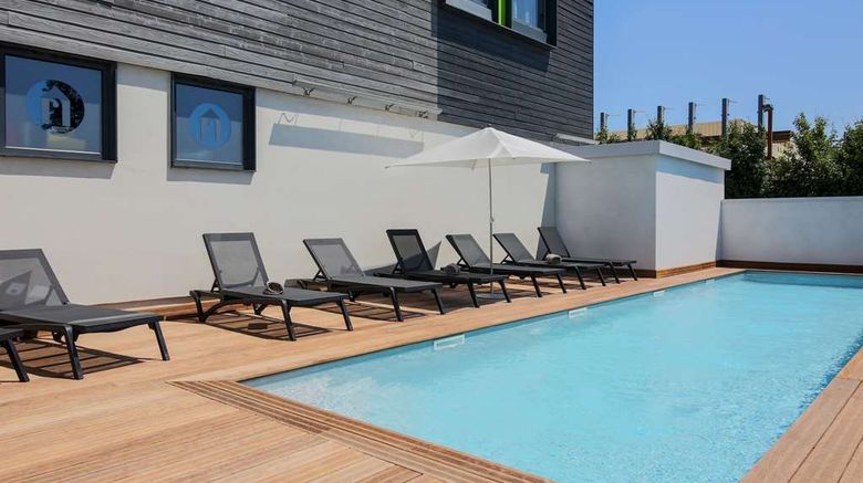 <b>Campanile Carcassonne Est - La Cite Pool</b>. Images powered by <a href="https://iceportal.shijigroup.com/" title="IcePortal" target="_blank">IcePortal</a>.