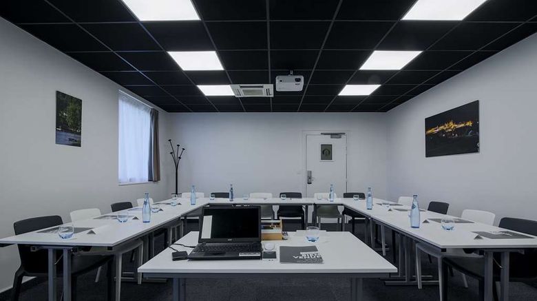 <b>Campanile Carcassonne Est - La Cite Meeting</b>. Images powered by <a href="https://iceportal.shijigroup.com/" title="IcePortal" target="_blank">IcePortal</a>.
