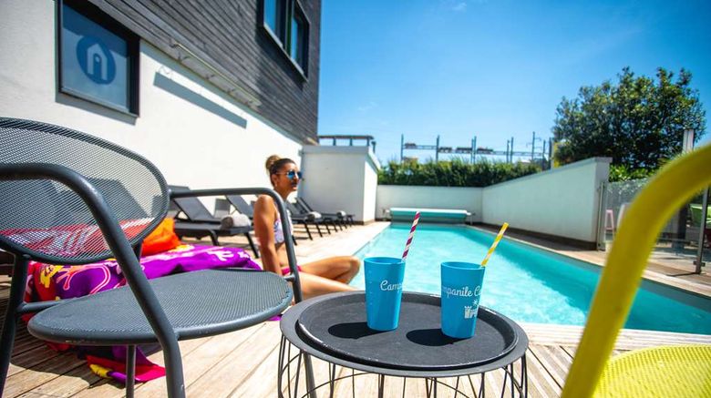 <b>Campanile Carcassonne Est - La Cite Pool</b>. Images powered by <a href="https://iceportal.shijigroup.com/" title="IcePortal" target="_blank">IcePortal</a>.