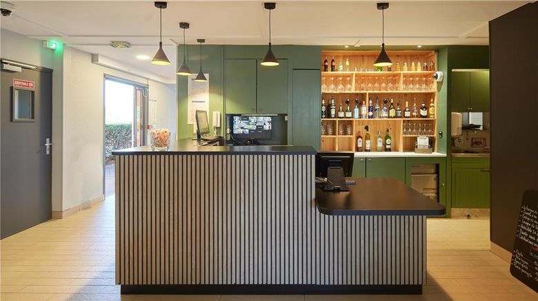 <b>Campanile Cergy Pontoise Lobby</b>. Images powered by <a href="https://iceportal.shijigroup.com/" title="IcePortal" target="_blank">IcePortal</a>.