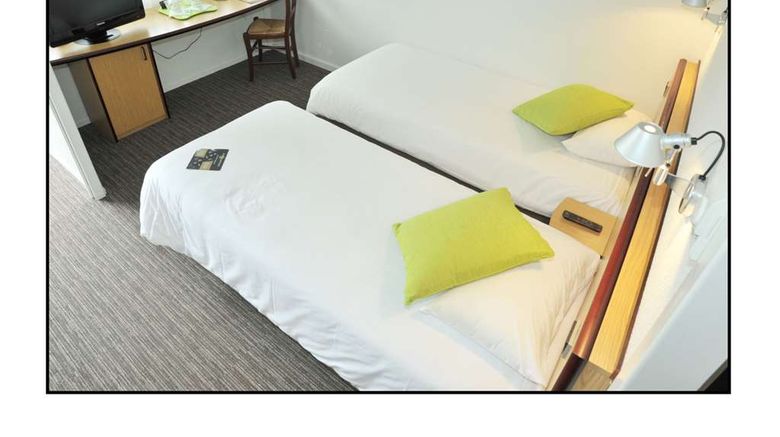 <b>Campanile Hotel Chalons-en-Champagne Room</b>. Images powered by <a href="https://iceportal.shijigroup.com/" title="IcePortal" target="_blank">IcePortal</a>.