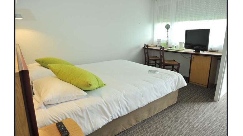 <b>Campanile Hotel Chalons-en-Champagne Room</b>. Images powered by <a href="https://iceportal.shijigroup.com/" title="IcePortal" target="_blank">IcePortal</a>.