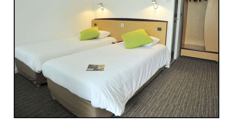 <b>Campanile Hotel Chalons-en-Champagne Room</b>. Images powered by <a href="https://iceportal.shijigroup.com/" title="IcePortal" target="_blank">IcePortal</a>.