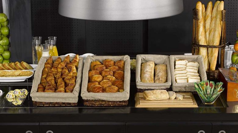 <b>Campanile Hotel Chalons-en-Champagne Restaurant</b>. Images powered by <a href="https://iceportal.shijigroup.com/" title="IcePortal" target="_blank">IcePortal</a>.