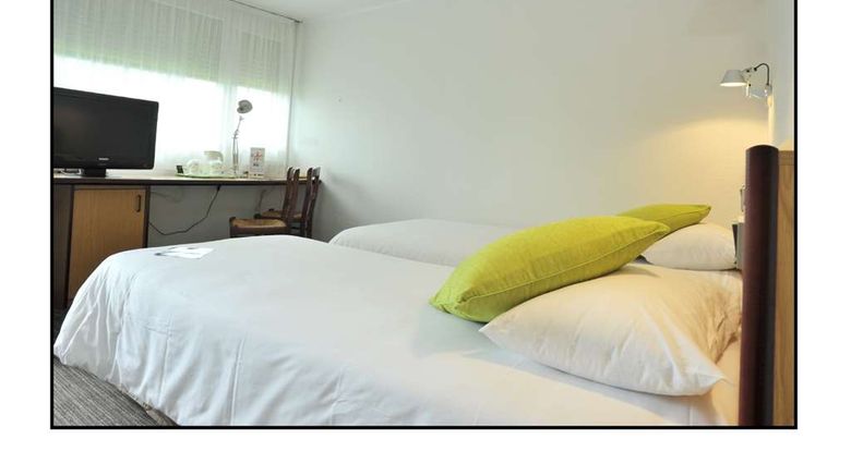 <b>Campanile Hotel Chalons-en-Champagne Room</b>. Images powered by <a href="https://iceportal.shijigroup.com/" title="IcePortal" target="_blank">IcePortal</a>.