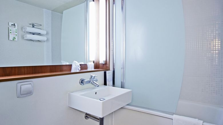 <b>Campanile Roussillon/Chanas Room</b>. Images powered by <a href="https://iceportal.shijigroup.com/" title="IcePortal" target="_blank">IcePortal</a>.