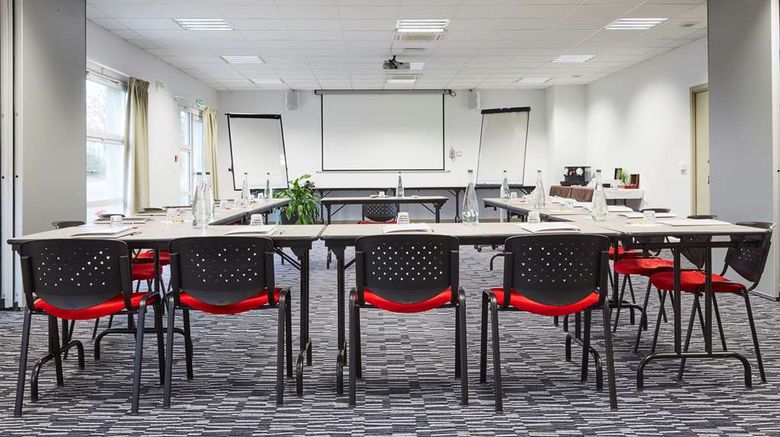 <b>Kyriad Chantilly South Luzarches Meeting</b>. Images powered by <a href="https://iceportal.shijigroup.com/" title="IcePortal" target="_blank">IcePortal</a>.