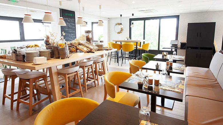 <b>Campanile Clermont-Ferrand-Le Brezet Restaurant</b>. Images powered by <a href="https://iceportal.shijigroup.com/" title="IcePortal" target="_blank">IcePortal</a>.