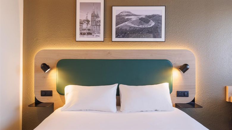 <b>Campanile Clermont-Ferrand-Le Brezet Room</b>. Images powered by <a href="https://iceportal.shijigroup.com/" title="IcePortal" target="_blank">IcePortal</a>.