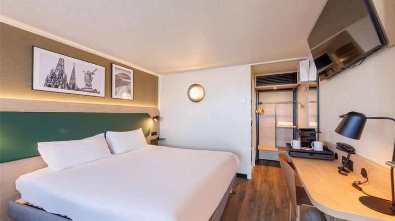 <b>Campanile Clermont-Ferrand-Le Brezet Room</b>. Images powered by <a href="https://iceportal.shijigroup.com/" title="IcePortal" target="_blank">IcePortal</a>.