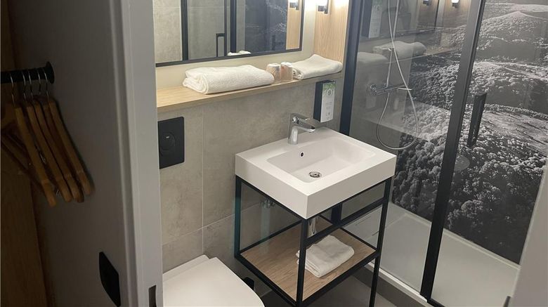 <b>Campanile Clermont Ferrand North Riom Suite</b>. Images powered by <a href="https://iceportal.shijigroup.com/" title="IcePortal" target="_blank">IcePortal</a>.