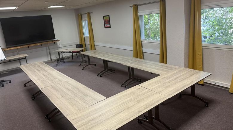 <b>Campanile Clermont Ferrand North Riom Meeting</b>. Images powered by <a href="https://iceportal.shijigroup.com/" title="IcePortal" target="_blank">IcePortal</a>.