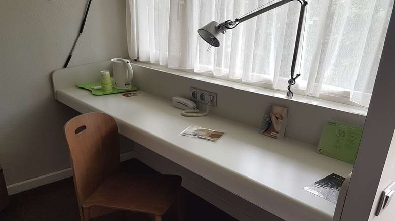 <b>Hotel Campanile Clermont Ferrand Sud Room</b>. Images powered by <a href="https://iceportal.shijigroup.com/" title="IcePortal" target="_blank">IcePortal</a>.