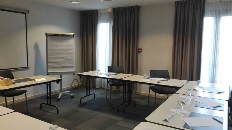 <b>Hotel Campanile Clermont Ferrand Sud Meeting</b>. Images powered by <a href="https://iceportal.shijigroup.com/" title="IcePortal" target="_blank">IcePortal</a>.