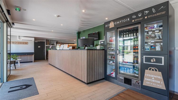 Campanile Hotel Airport Lobby