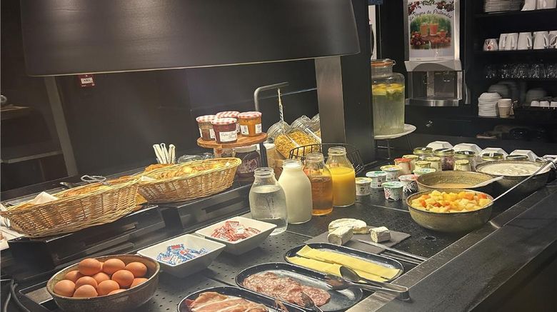 <b>Campanile Conflans-Ste-Honorine Restaurant</b>. Images powered by <a href="https://iceportal.shijigroup.com/" title="IcePortal" target="_blank">IcePortal</a>.