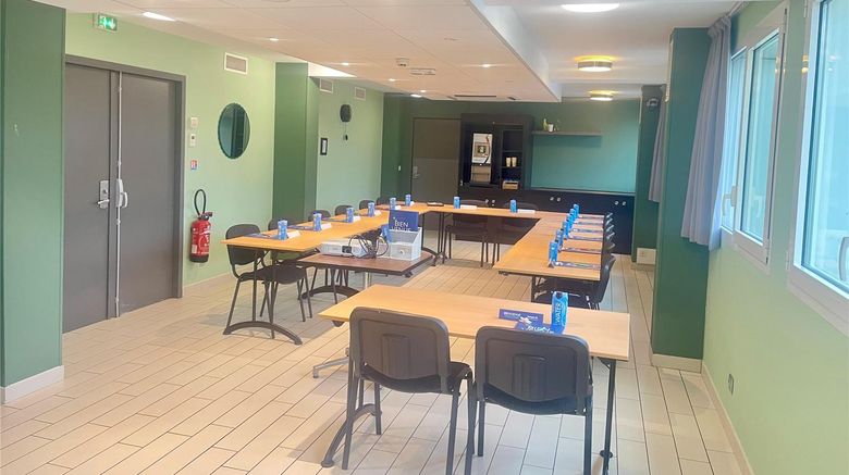 <b>Campanile Dijon Congres Clemenceau Meeting</b>. Images powered by <a href="https://iceportal.shijigroup.com/" title="IcePortal" target="_blank">IcePortal</a>.