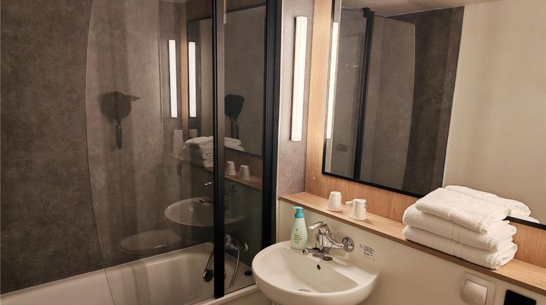 <b>Campanile Hotel Douai Room</b>. Images powered by <a href="https://iceportal.shijigroup.com/" title="IcePortal" target="_blank">IcePortal</a>.