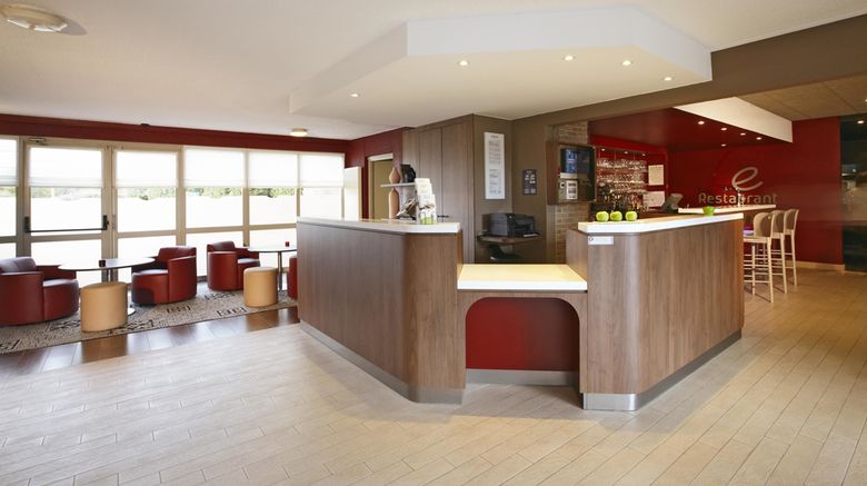 <b>Campanile Dunkerque Sud - Loon Plage Lobby</b>. Images powered by <a href="https://iceportal.shijigroup.com/" title="IcePortal" target="_blank">IcePortal</a>.