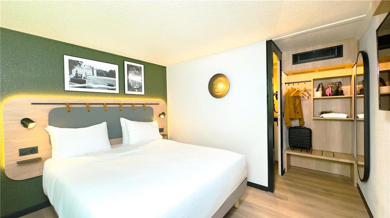 <b>Hotel Campanile Epinay-sur-Orge Room</b>. Images powered by <a href="https://iceportal.shijigroup.com/" title="IcePortal" target="_blank">IcePortal</a>.