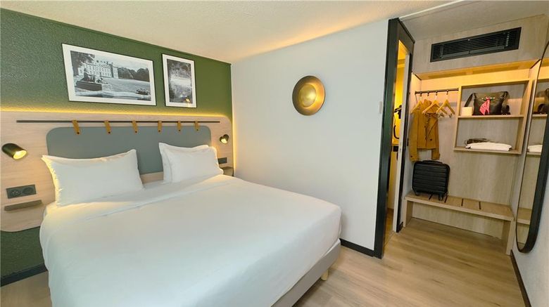 <b>Hotel Campanile Epinay-sur-Orge Room</b>. Images powered by <a href="https://iceportal.shijigroup.com/" title="IcePortal" target="_blank">IcePortal</a>.