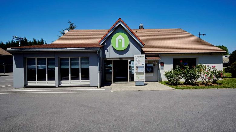 Campanile Corbeil Essonnes Exterior. Images powered by <a href="https://iceportal.shijigroup.com" target="_blank" rel="noopener">Ice Portal</a>.