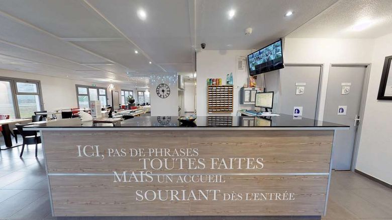 <b>Campanile Fontenay-Tresigny Lobby</b>. Images powered by <a href="https://iceportal.shijigroup.com/" title="IcePortal" target="_blank">IcePortal</a>.