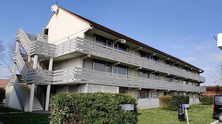 <b>Campanile Fontenay-Tresigny Exterior</b>. Images powered by <a href="https://iceportal.shijigroup.com/" title="IcePortal" target="_blank">IcePortal</a>.