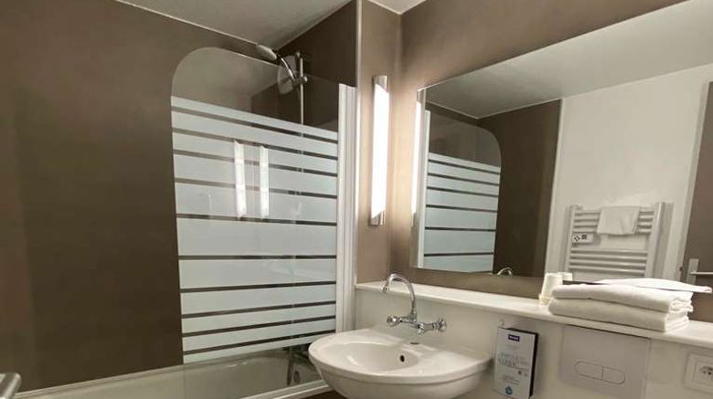 <b>Campanile Fontenay-Tresigny Room</b>. Images powered by <a href="https://iceportal.shijigroup.com/" title="IcePortal" target="_blank">IcePortal</a>.