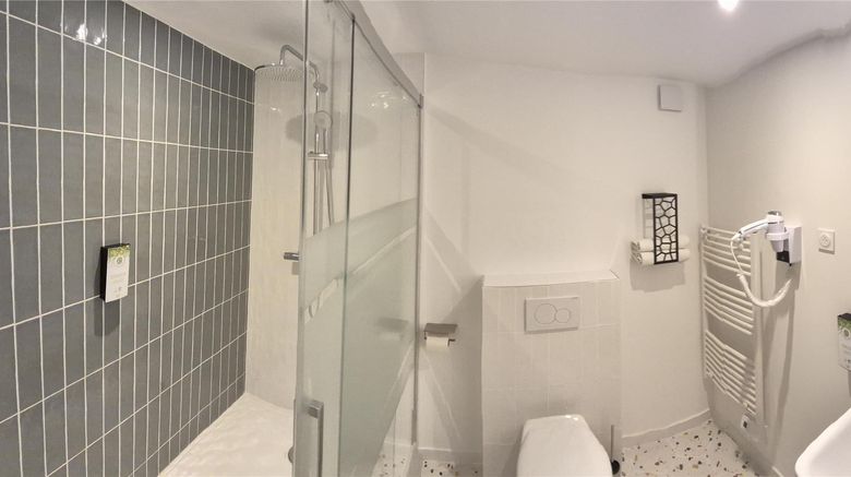 <b>Campanile Fontenay-Tresigny Suite</b>. Images powered by <a href="https://iceportal.shijigroup.com/" title="IcePortal" target="_blank">IcePortal</a>.