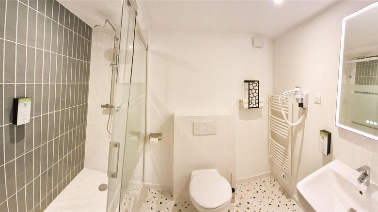 <b>Campanile Fontenay-Tresigny Suite</b>. Images powered by <a href="https://iceportal.shijigroup.com/" title="IcePortal" target="_blank">IcePortal</a>.