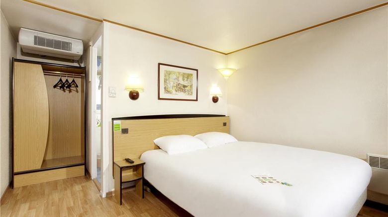 <b>Campanile Grenoble Nord - Moirans Room</b>. Images powered by <a href="https://iceportal.shijigroup.com/" title="IcePortal" target="_blank">IcePortal</a>.