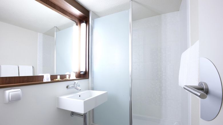 <b>Campanile Grenoble North Room</b>. Images powered by <a href="https://iceportal.shijigroup.com/" title="IcePortal" target="_blank">IcePortal</a>.