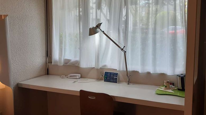 <b>Campanile Grenoble North Room</b>. Images powered by <a href="https://iceportal.shijigroup.com/" title="IcePortal" target="_blank">IcePortal</a>.