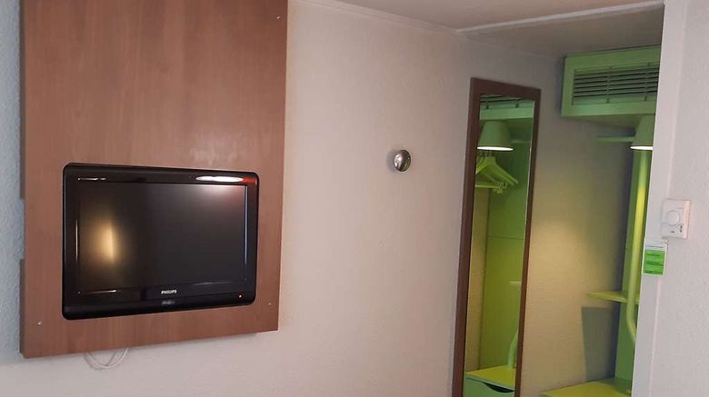 <b>Campanile Grenoble North Room</b>. Images powered by <a href="https://iceportal.shijigroup.com/" title="IcePortal" target="_blank">IcePortal</a>.