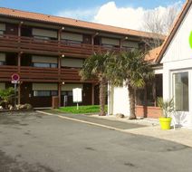 Hotel Campanile Rochelle North Exterior