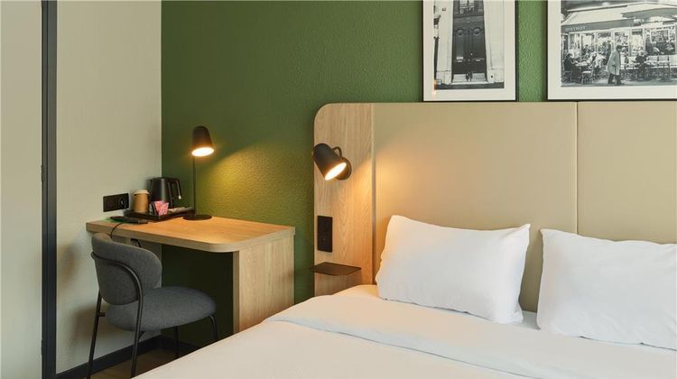 Campanile Hotel Les Ulis - Courtaboeuf Room