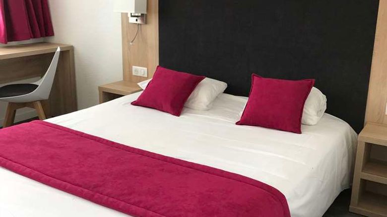 <b>Hotel Campanile Lille Est Room</b>. Images powered by <a href="https://iceportal.shijigroup.com/" title="IcePortal" target="_blank">IcePortal</a>.